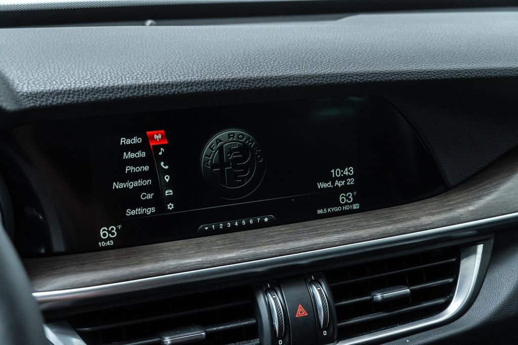 Used 2018 Alfa Romeo Stelvio Ti AWD/4WD image 16