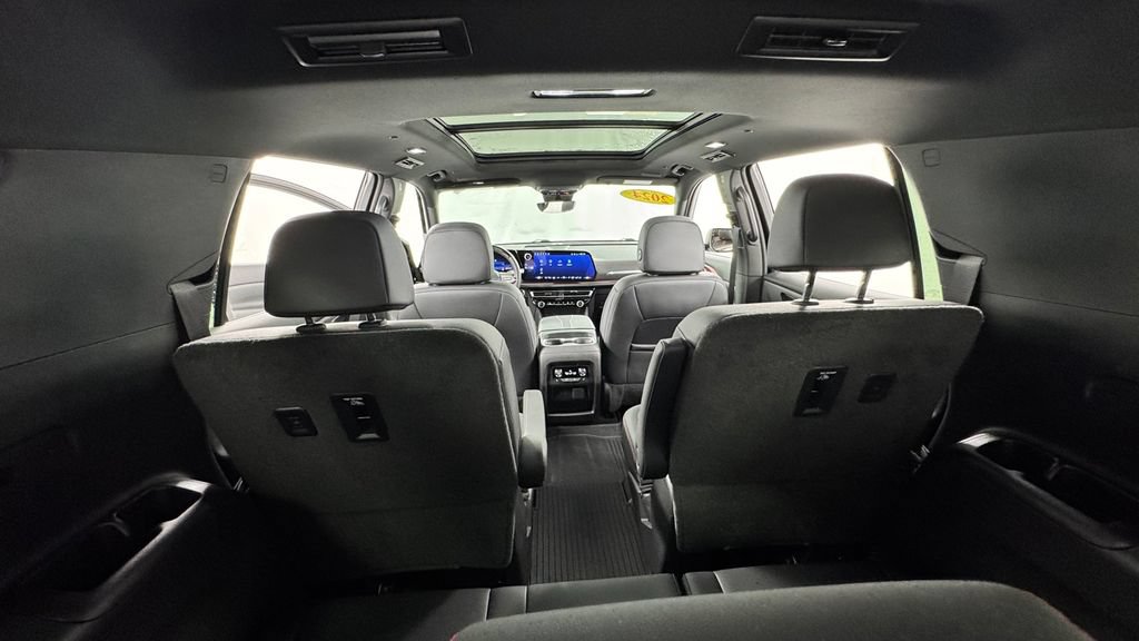 Used 2024 Chevrolet Traverse RS w/ LPO, Floor Liner Package AWD/4WD image 19