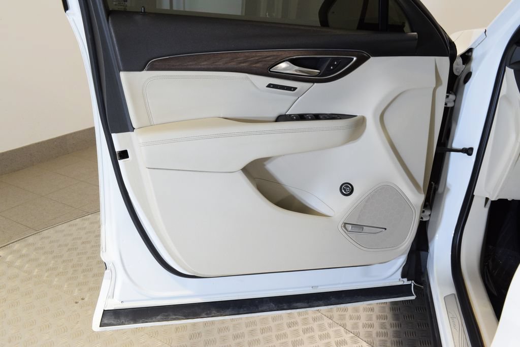 Used 2021 Buick Envision Avenir w/ Technology Package II FWD image 14