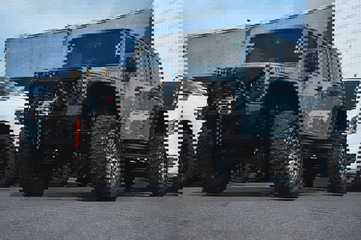 Used 2015 Jeep Wrangler Unlimited Rubicon w/ Connectivity Group image 9