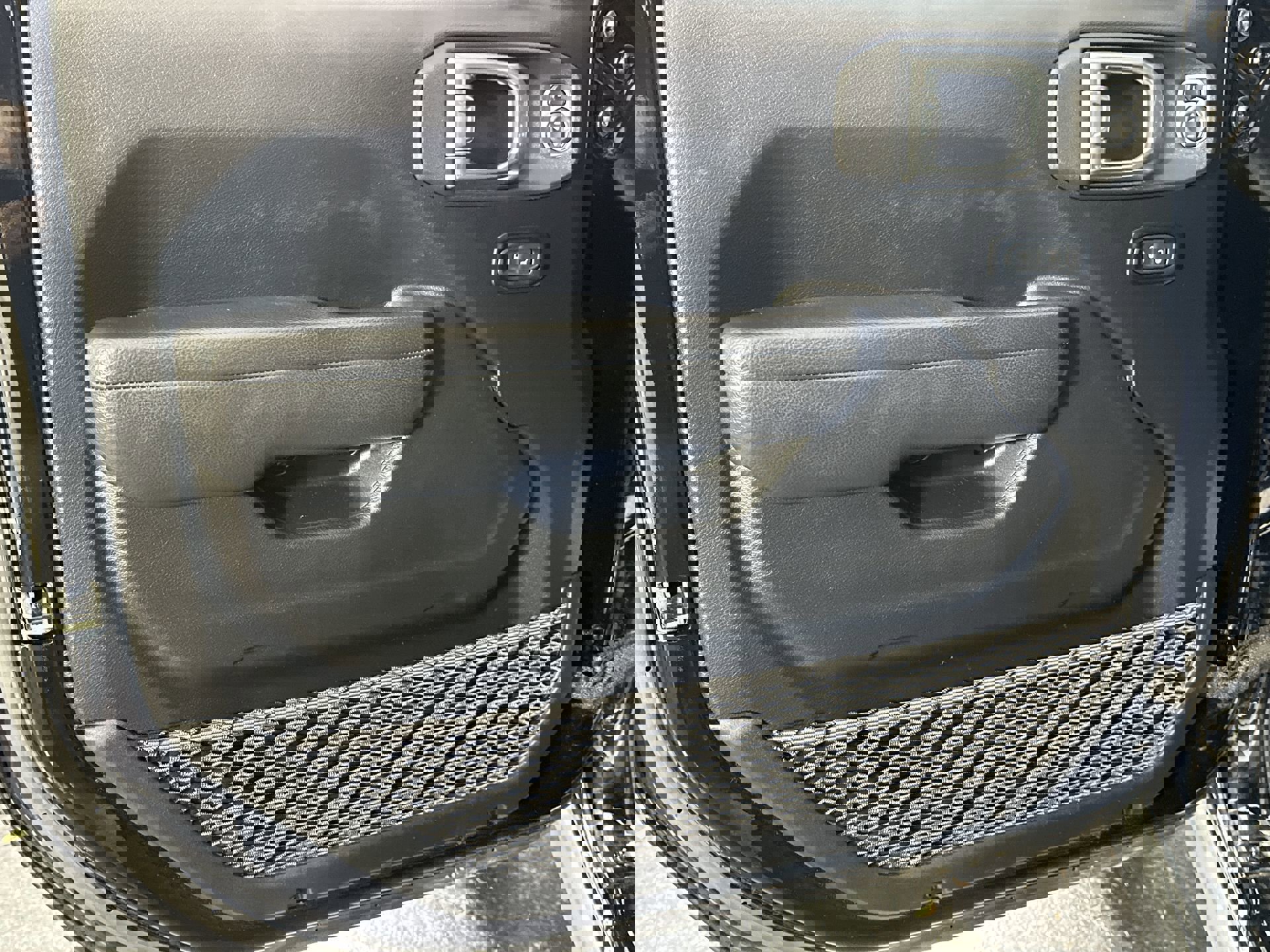 Used 2023 Jeep Wrangler Unlimited w/ Cold Weather Group image 33