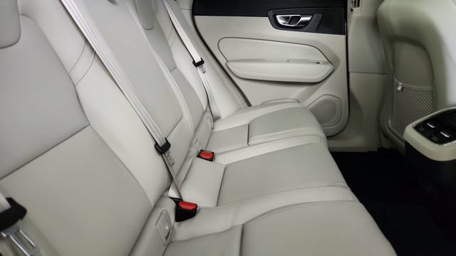 New 2027 Volvo XC60 B5 Ultra AWD/4WD image 33