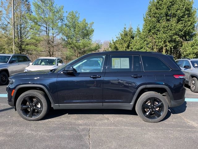 Used 2024 Jeep Grand Cherokee Limited w/ Black Appearance Package image 2