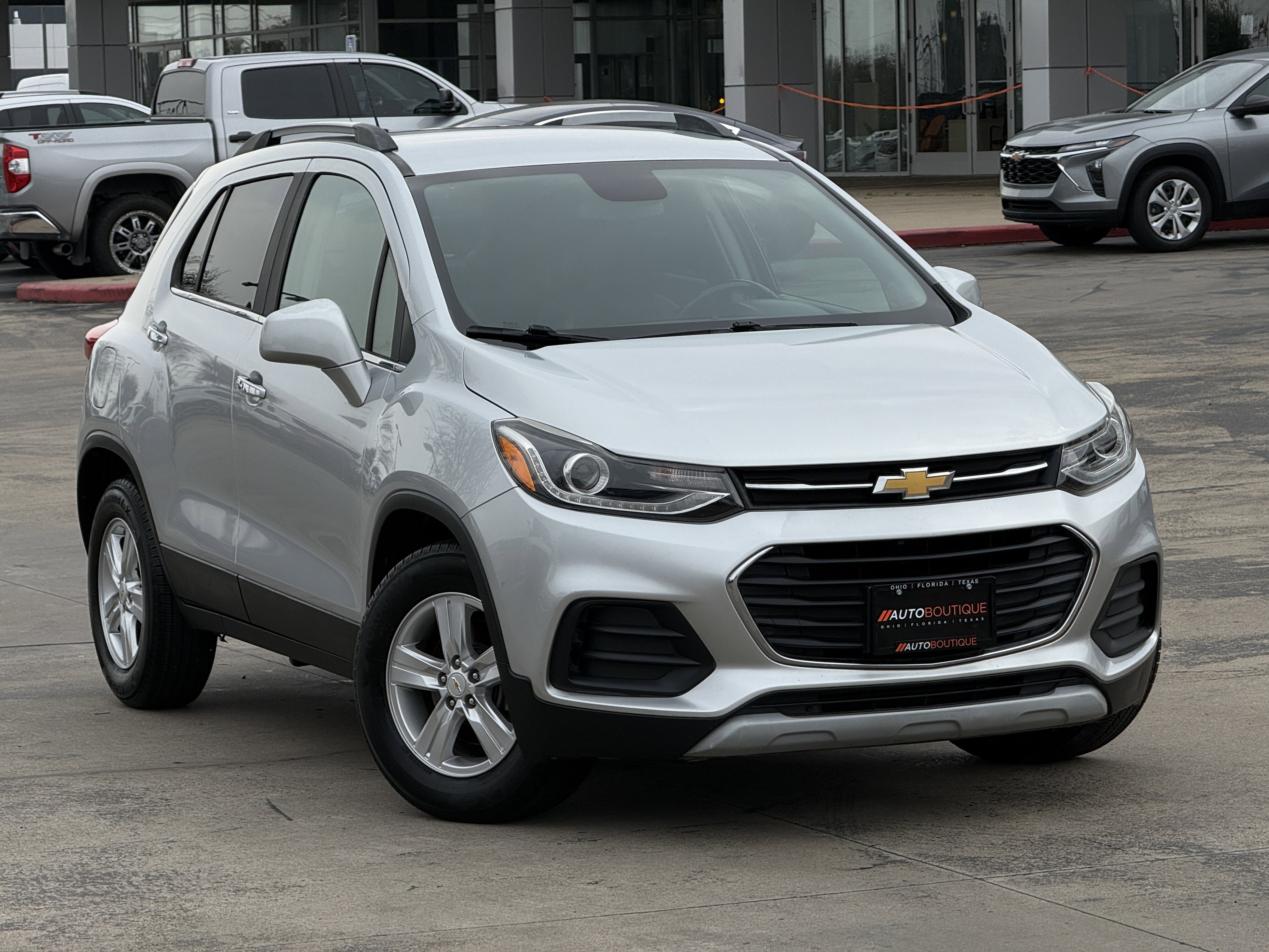 Used 2020 Chevrolet Trax LT w/ LT Convenience Package image 3