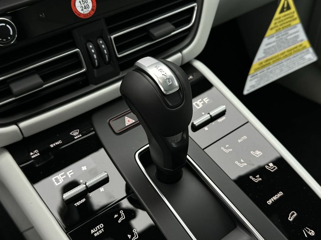 Certified 2026 Porsche Macan S AWD/4WD image 16
