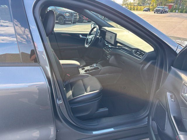 Used 2024 Ford Escape ST-Line w/ Tech Pack #1 AWD/4WD image 6