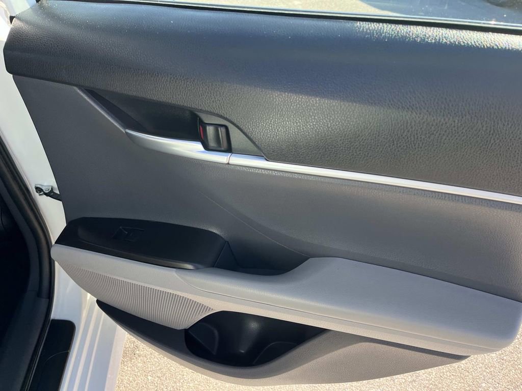 Used 2023 Toyota Camry LE image 19