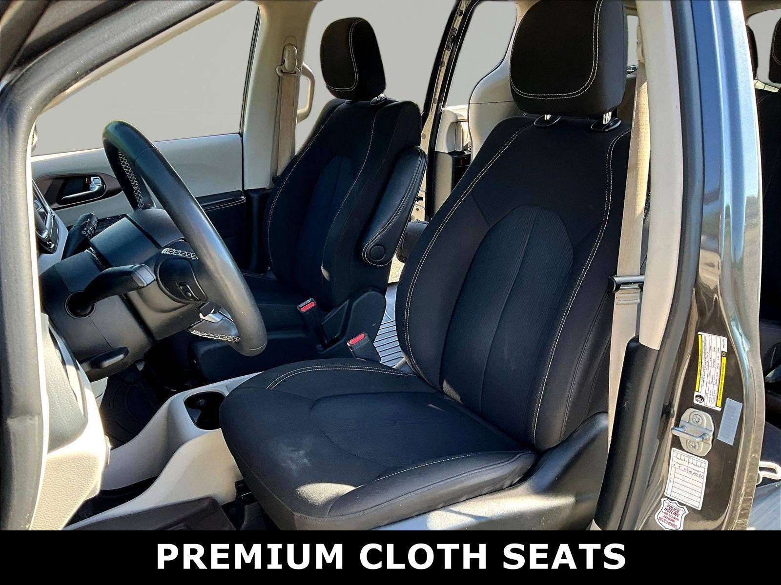 Used 2023 Chrysler Voyager LX FWD image 2