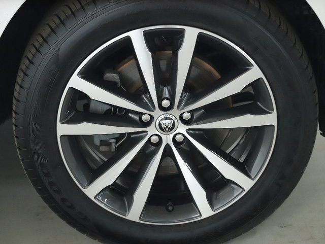 Certified 2025 Jaguar F-PACE R-Dynamic S image 40