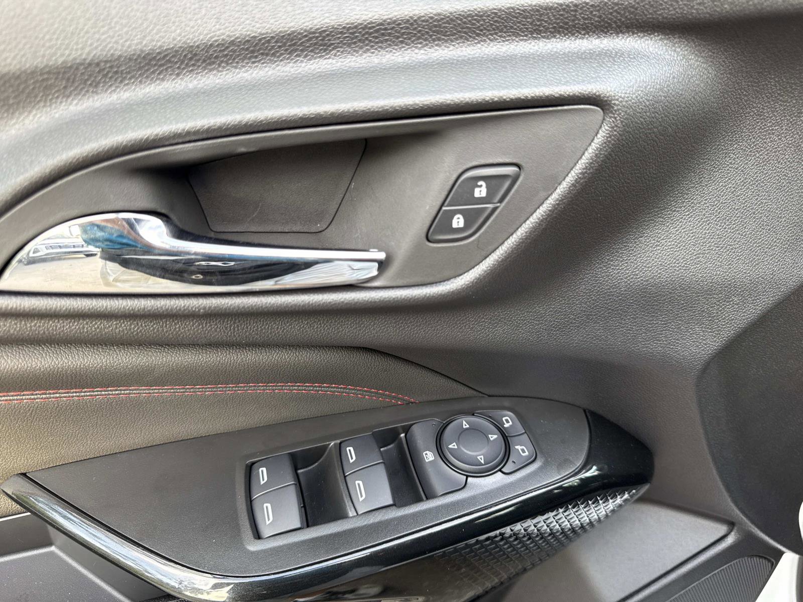 New 2026 Chevrolet Trax RS w/ Sunroof Package image 18