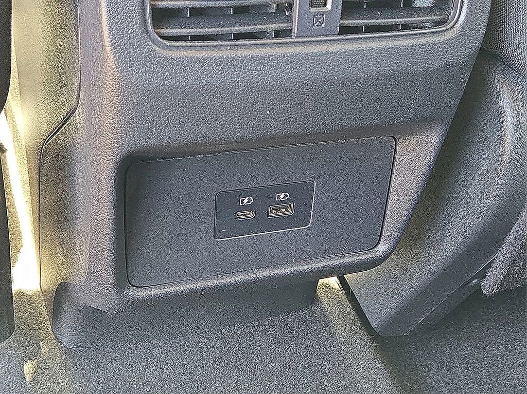 Used 2023 Nissan Rogue SV image 15