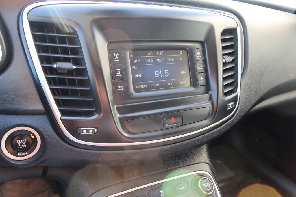 Used 2016 Chrysler 200 Limited w/ Convenience Group image 13