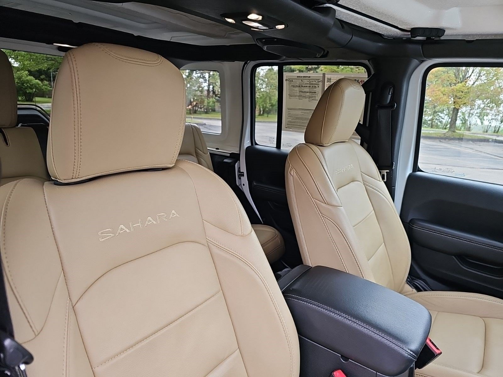 Used 2019 Jeep Wrangler Unlimited Sahara AWD/4WD image 11