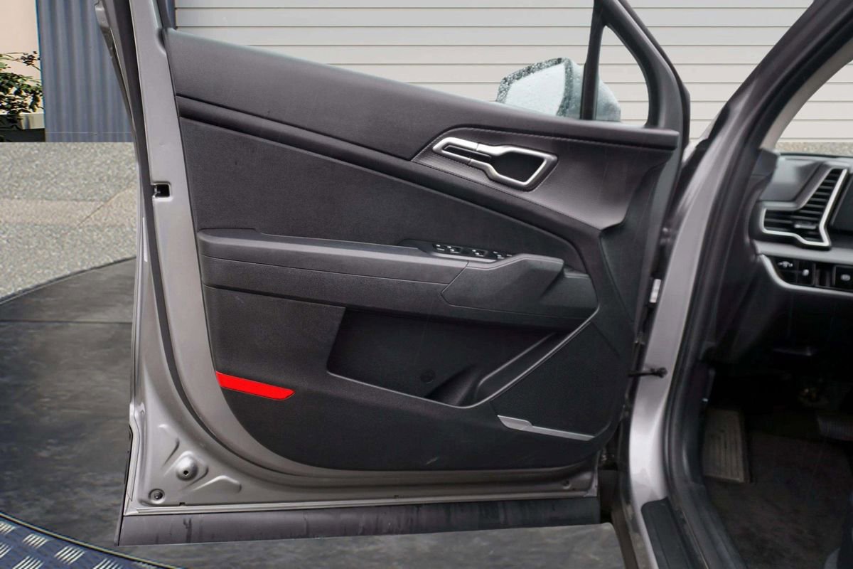 Used 2025 Kia Sportage LX image 14