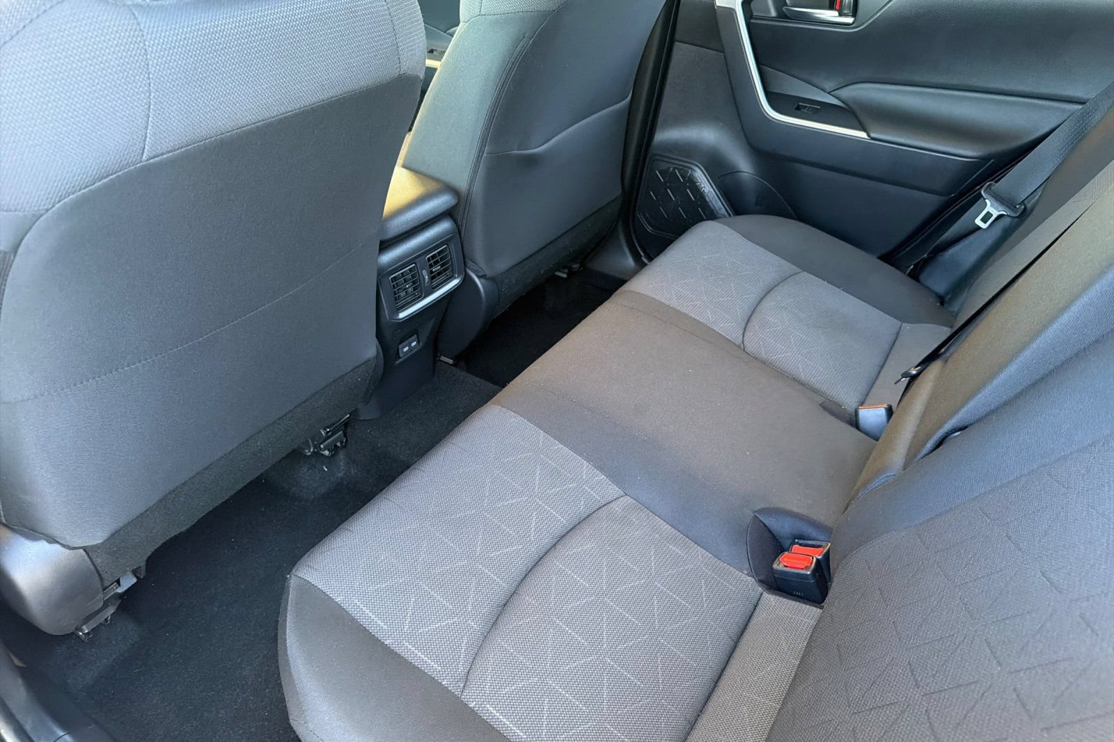 Used 2025 Toyota RAV4 XLE AWD/4WD image 14