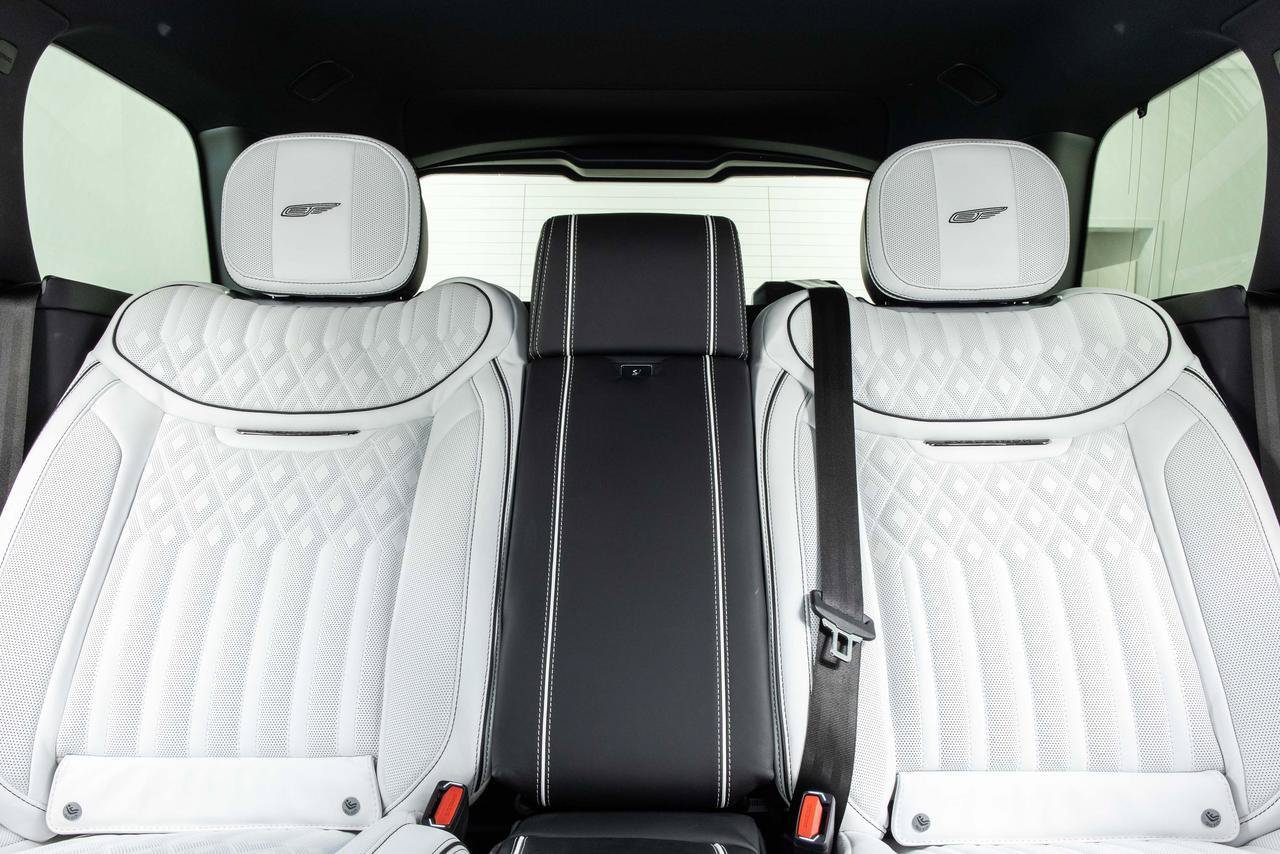 Used 2025 Land Rover Range Rover SE AWD/4WD image 37