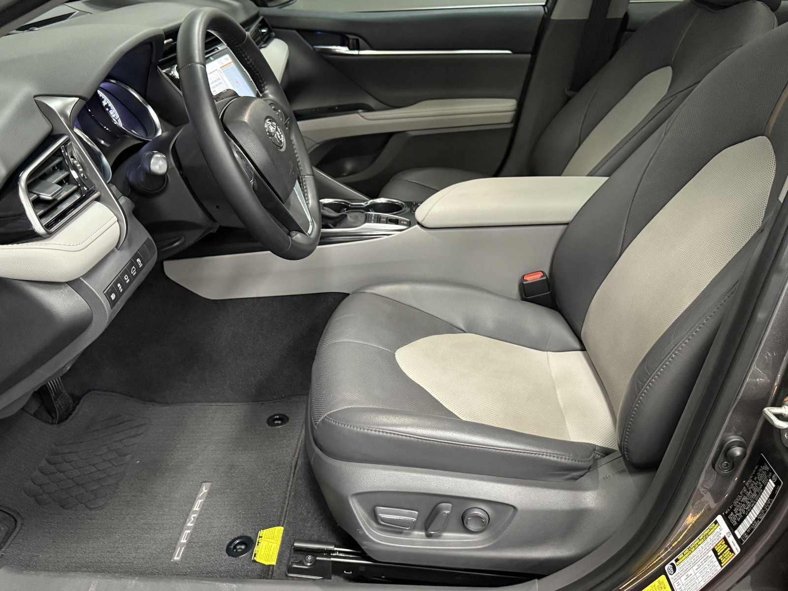 Used 2020 Toyota Camry XLE image 20