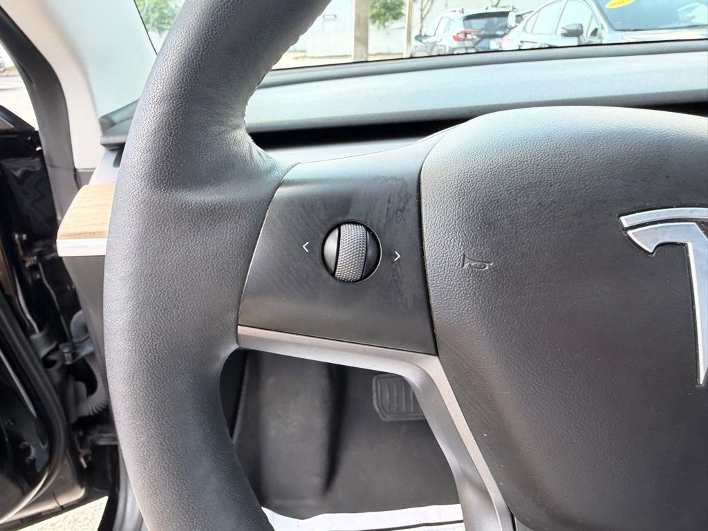 Used 2021 Tesla Model 3 Standard Range Plus image 27