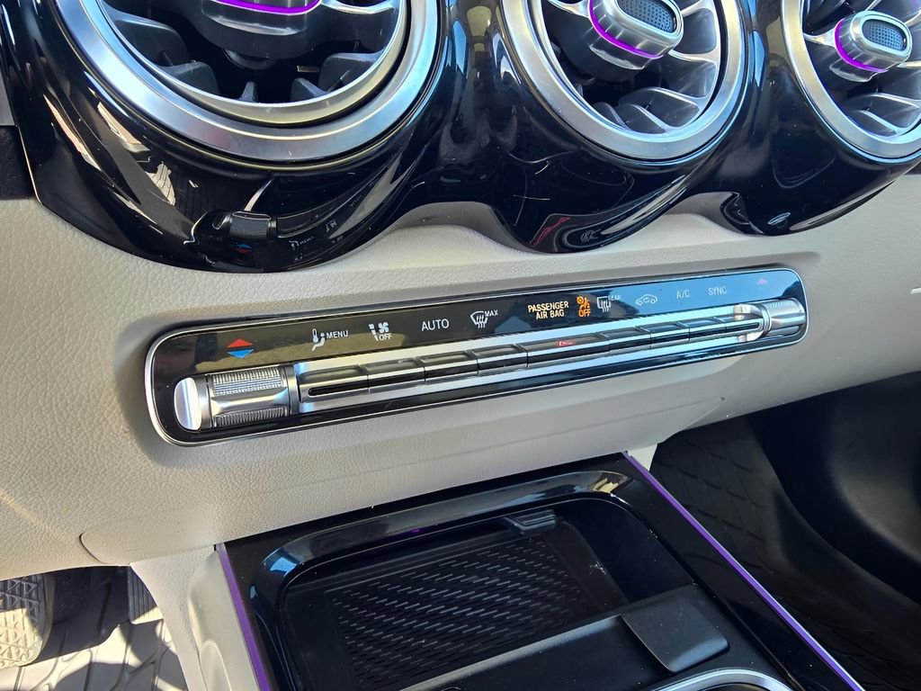 Used 2021 Mercedes-Benz GLB 250 4MATIC w/ Premium Package image 22