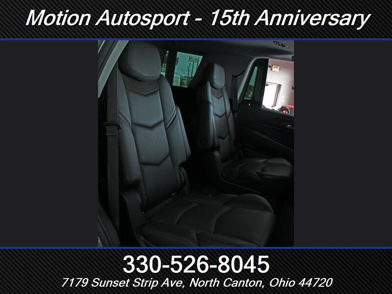 Used 2020 Cadillac Escalade Luxury w/ Escalade Sport Edition AWD/4WD image 32