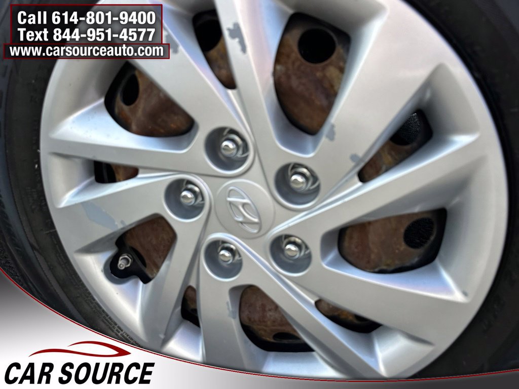 Used 2020 Hyundai Elantra SE FWD image 25