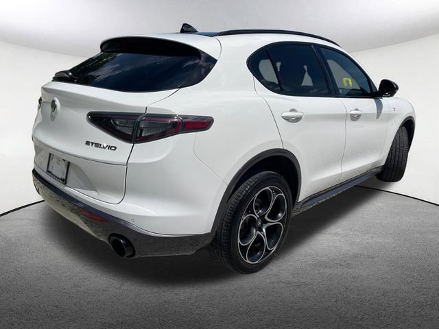 Used 2024 Alfa Romeo Stelvio Ti w/ Active Assist Plus Package AWD/4WD image 17