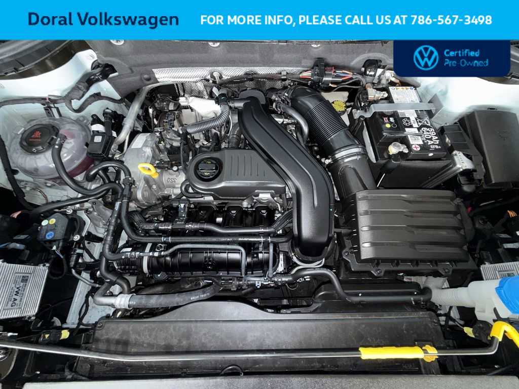 Used 2025 Volkswagen Taos SE FWD image 12