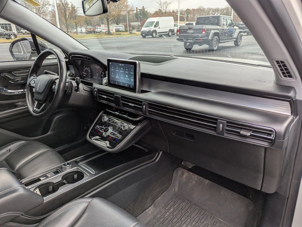 Used 2021 Lincoln Corsair AWD w/ Premium Package image 16