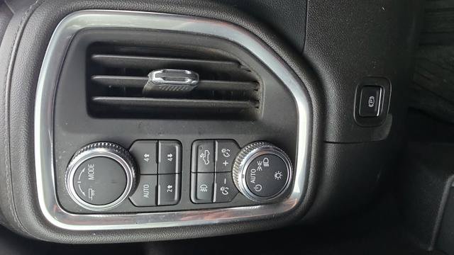 Used 2022 GMC Sierra 2500 SLE w/ SLE Value Package; AWD/4WD image 22
