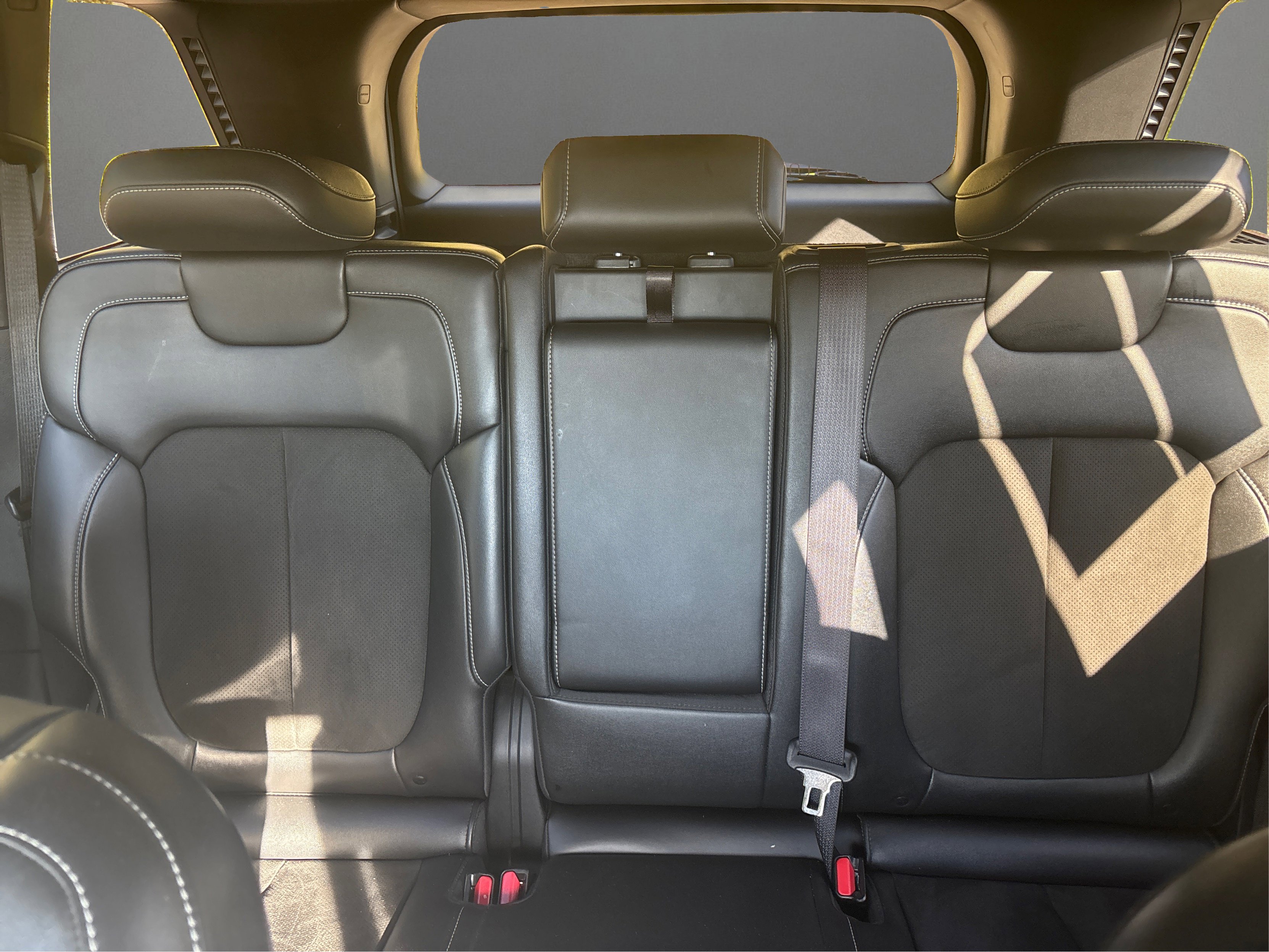 Used 2023 Jeep Grand Cherokee Altitude image 17