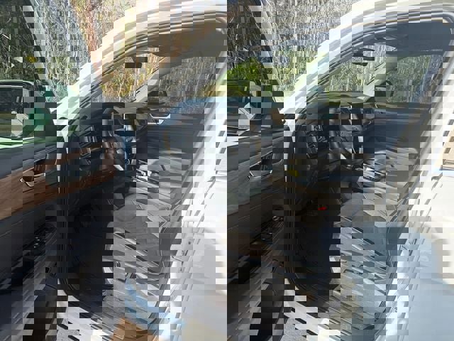 Used 2025 Volkswagen Atlas SE image 3