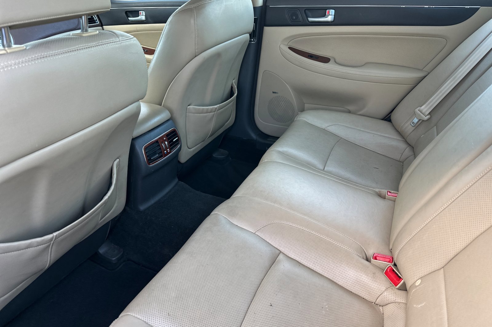 Used 2012 Hyundai Genesis 3.8 w/ Premium Pkg image 12