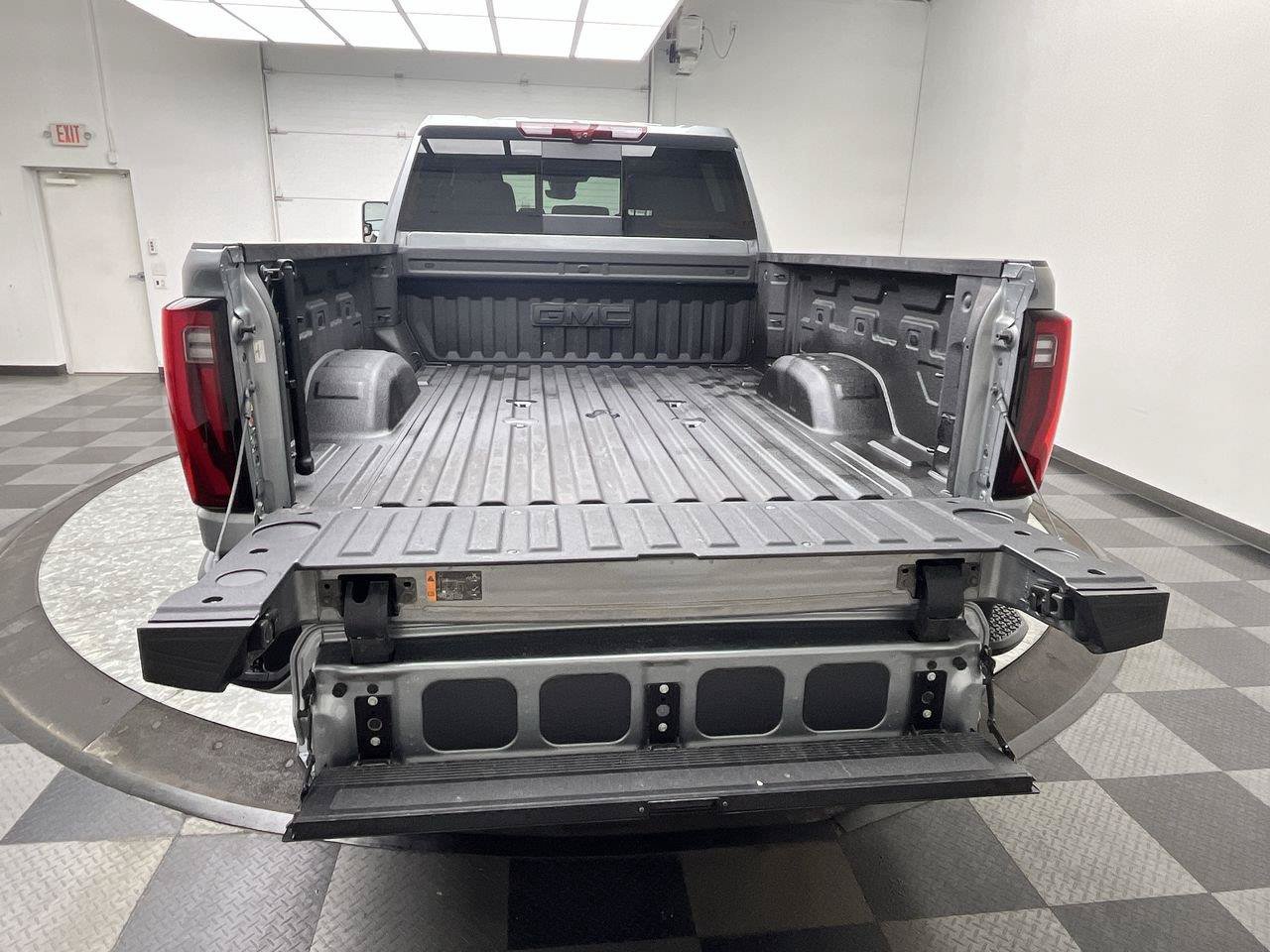 Used 2025 GMC Sierra 2500 Denali w/ Denali Reserve Package AWD/4WD image 38