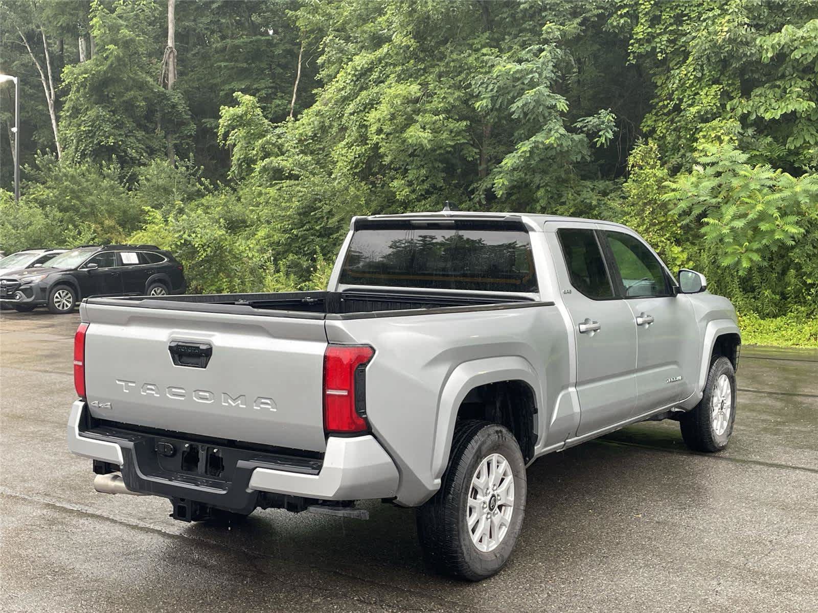 Used 2024 Toyota Tacoma SR5 AWD/4WD image 5
