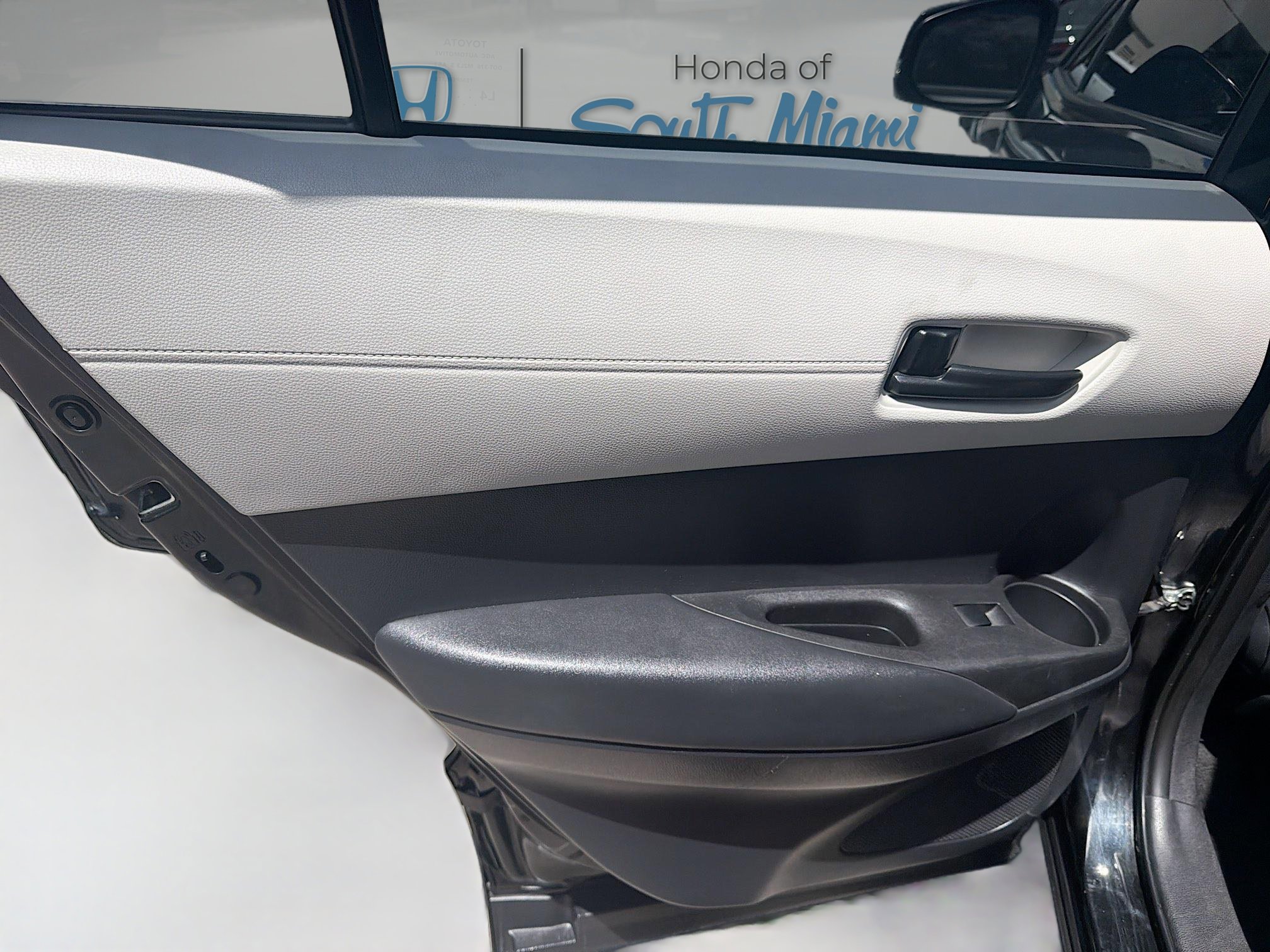 Used 2022 Toyota Corolla Cross LE AWD/4WD image 25