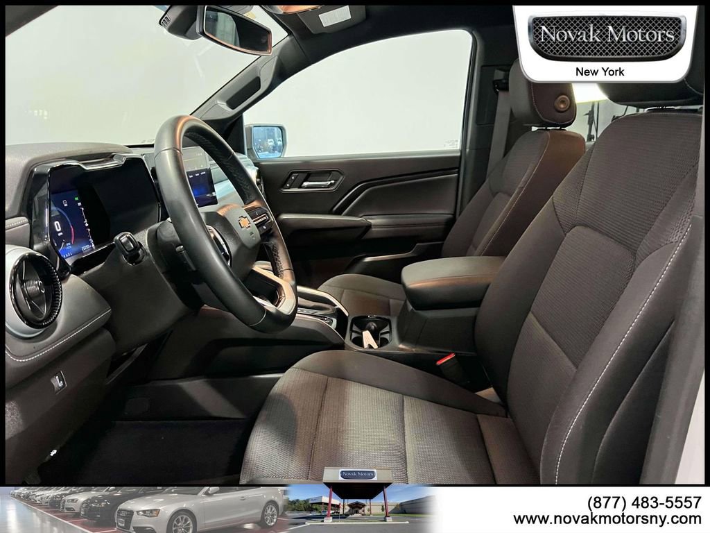 Used 2023 Chevrolet Colorado LT AWD/4WD image 16