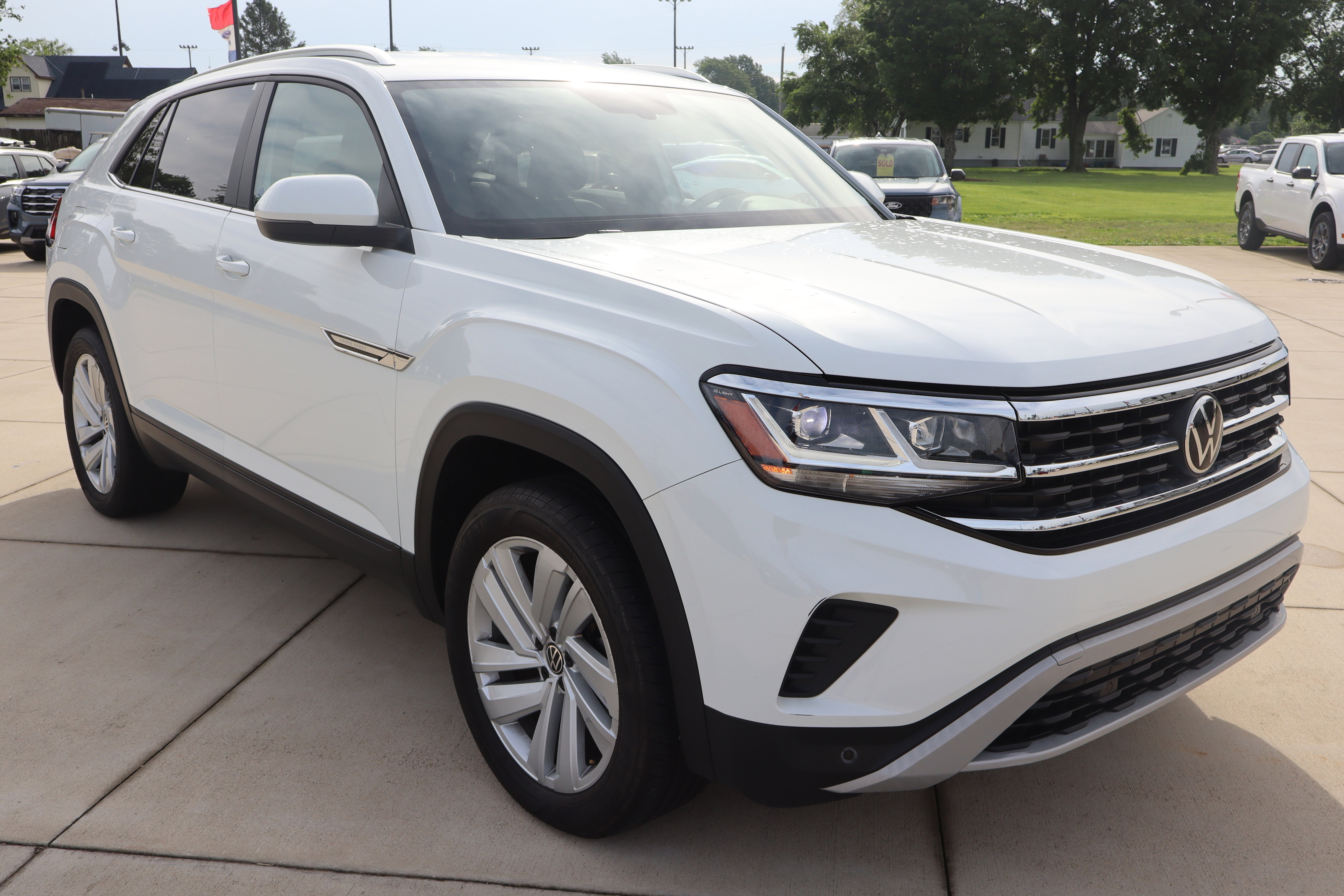 Used 2023 Volkswagen Atlas Cross Sport SE FWD image 4