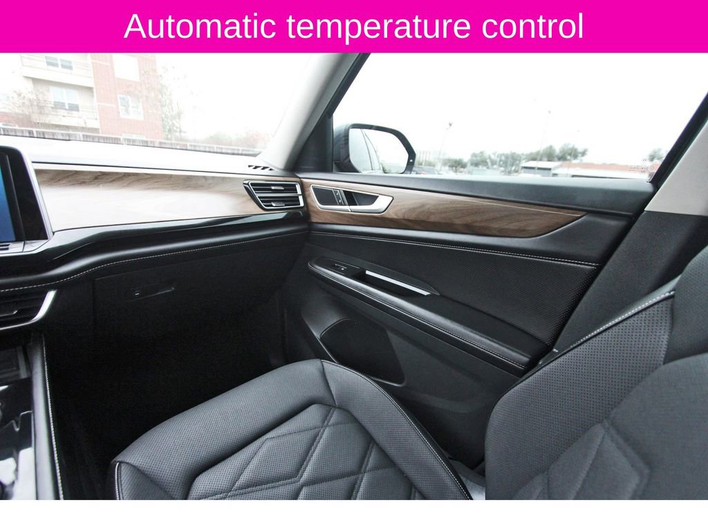 Used 2024 Volkswagen Atlas SE w/ Black Wheel Package image 11