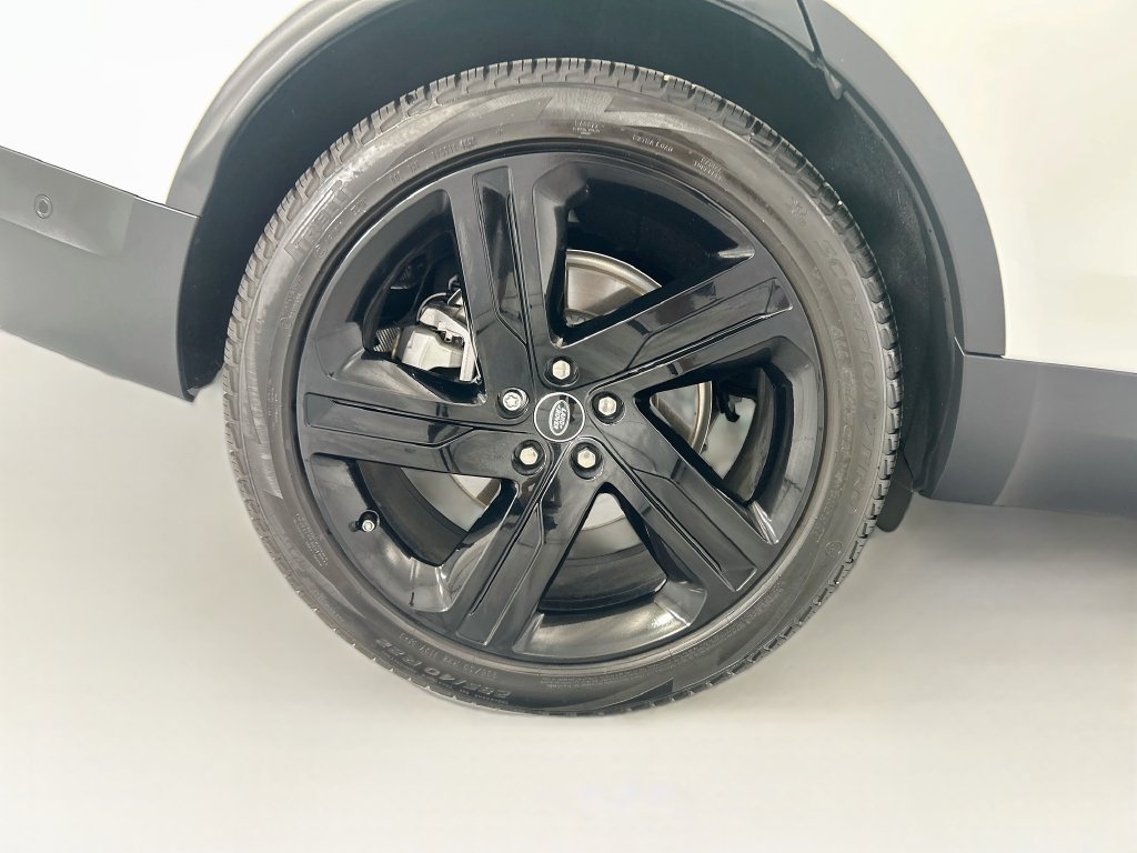 Used 2025 Land Rover Discovery S AWD/4WD image 32