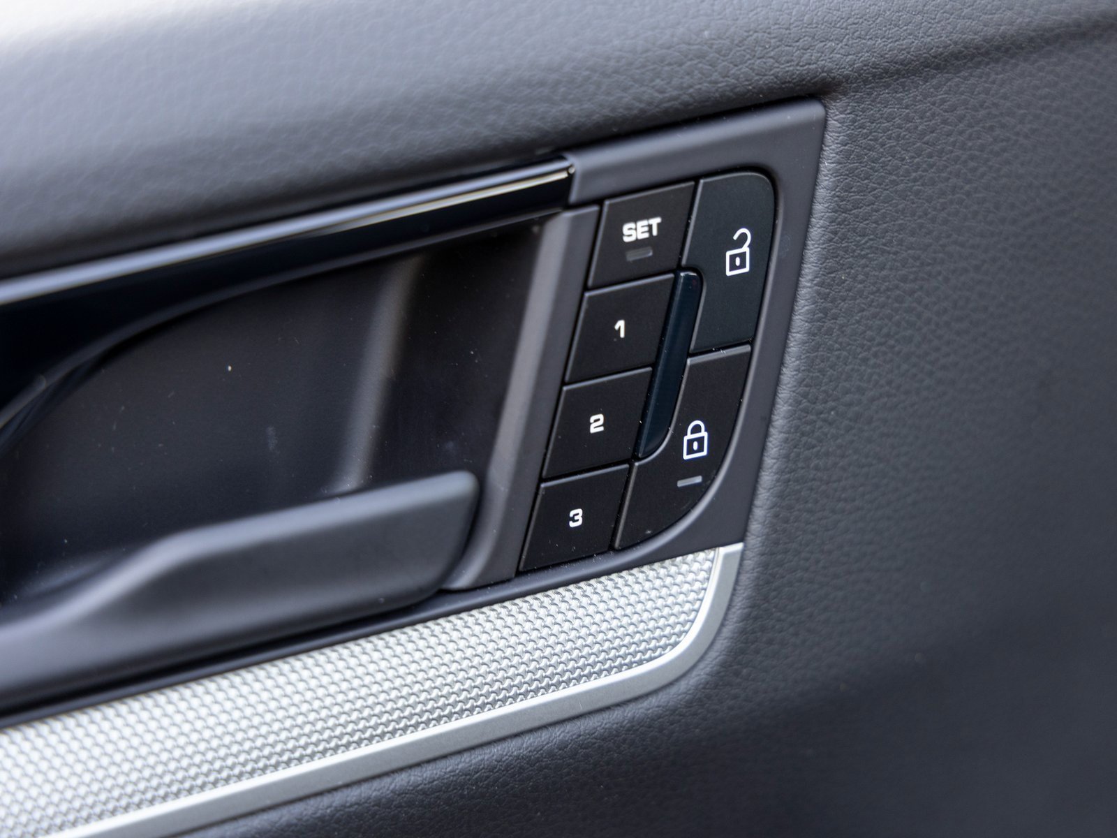 Certified 2025 Porsche Cayenne image 22