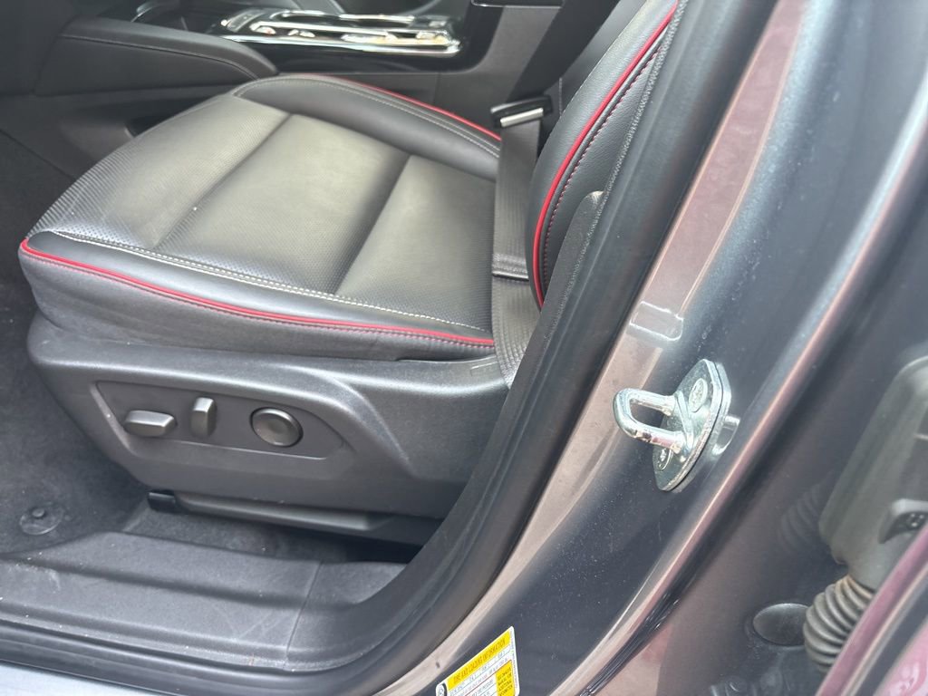 Used 2022 Buick Envision Essence w/ Sport Touring Package FWD image 26
