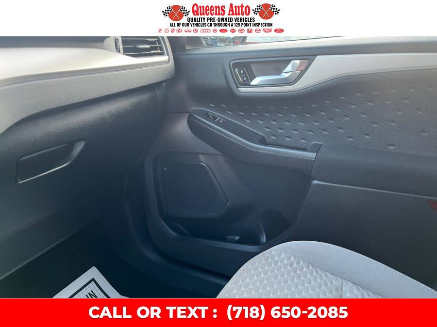 Used 2020 Ford Escape SE image 12