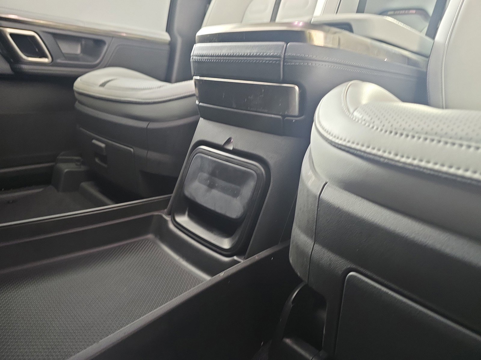 Used 2022 Rivian R1T Adventure AWD/4WD image 31