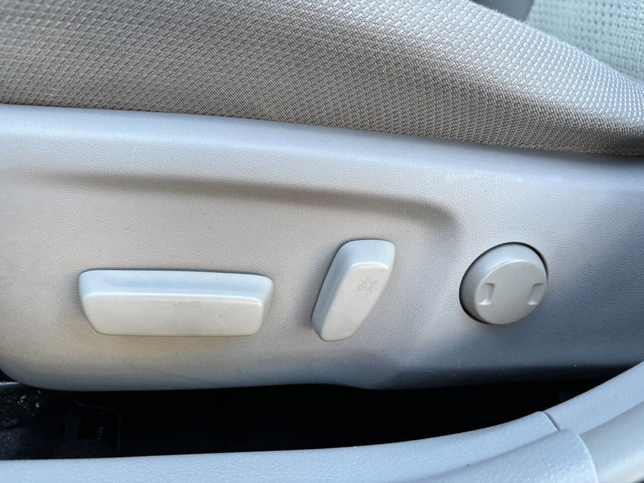 Used 2013 Toyota Camry LE image 34