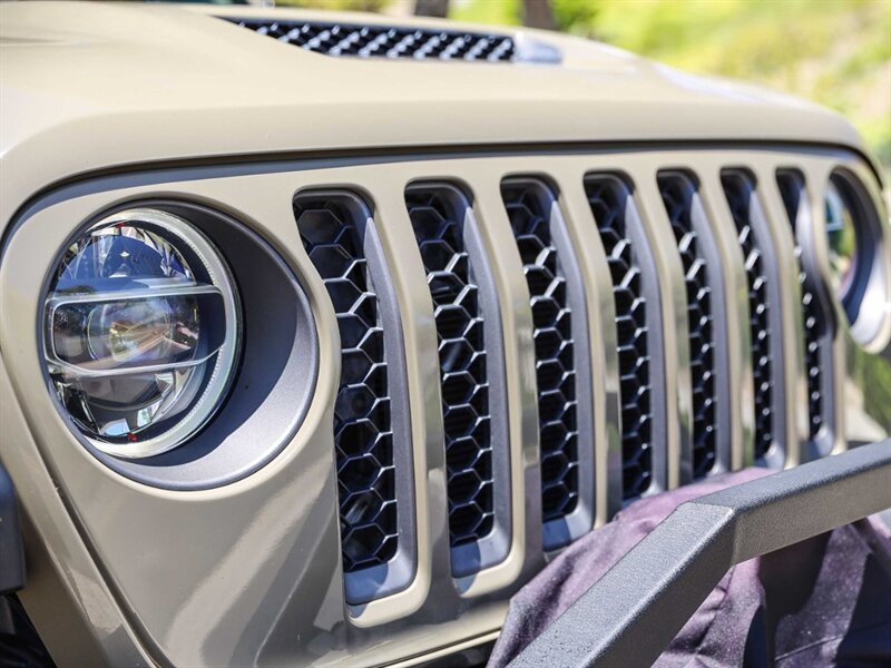 Used 2020 Jeep Gladiator Mojave w/ LED Lighting Group AWD/4WD image 10