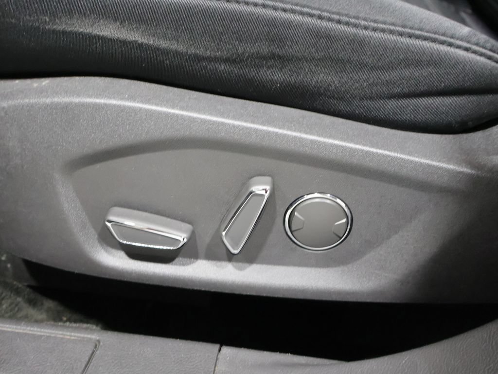Used 2016 Ford Fusion SE FWD image 12