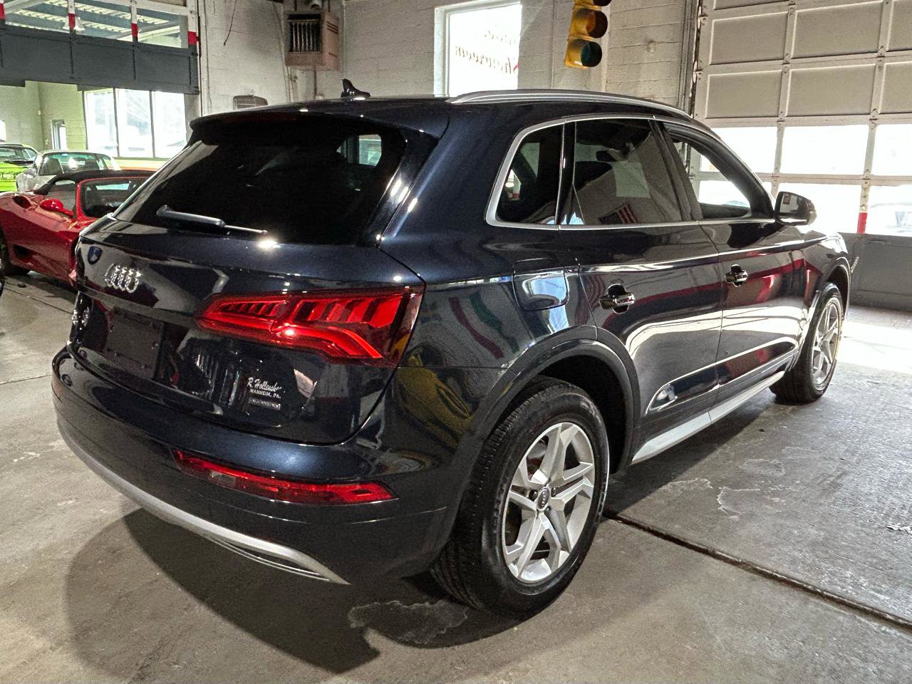 Used 2019 Audi Q5 2.0T Premium w/ Convenience Package image 4