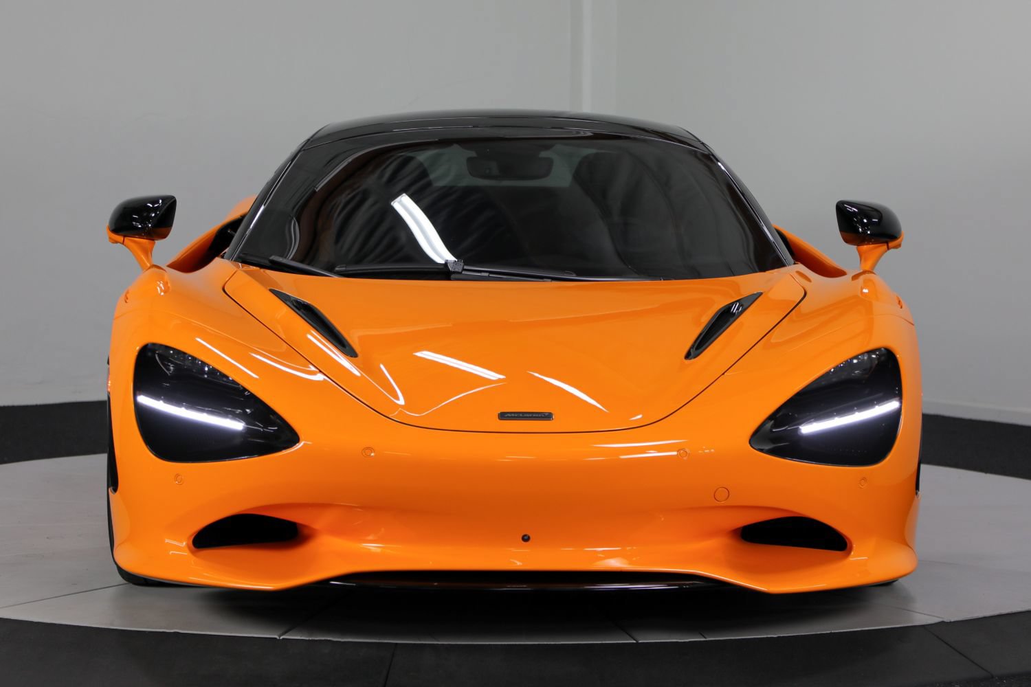 Used 2026 McLaren 750S Spider RWD image 11