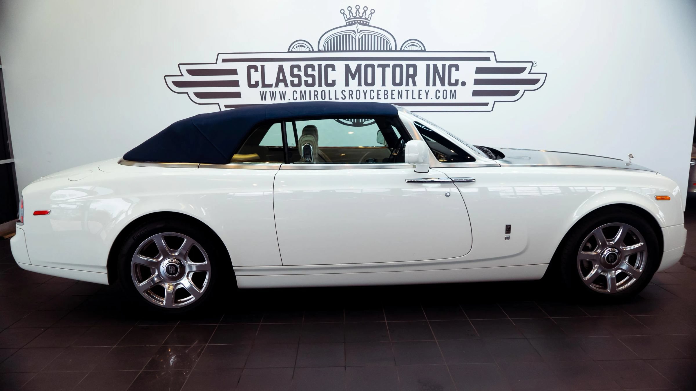 Used 2011 Rolls-Royce Phantom Drophead Coupe RWD image 10