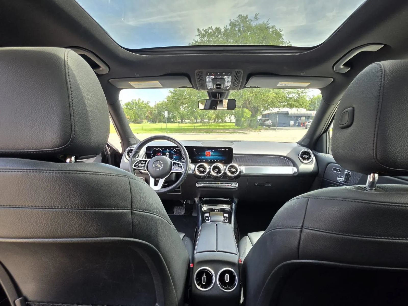 Used 2020 Mercedes-Benz GLB 250 4MATIC w/ Premium Package image 14